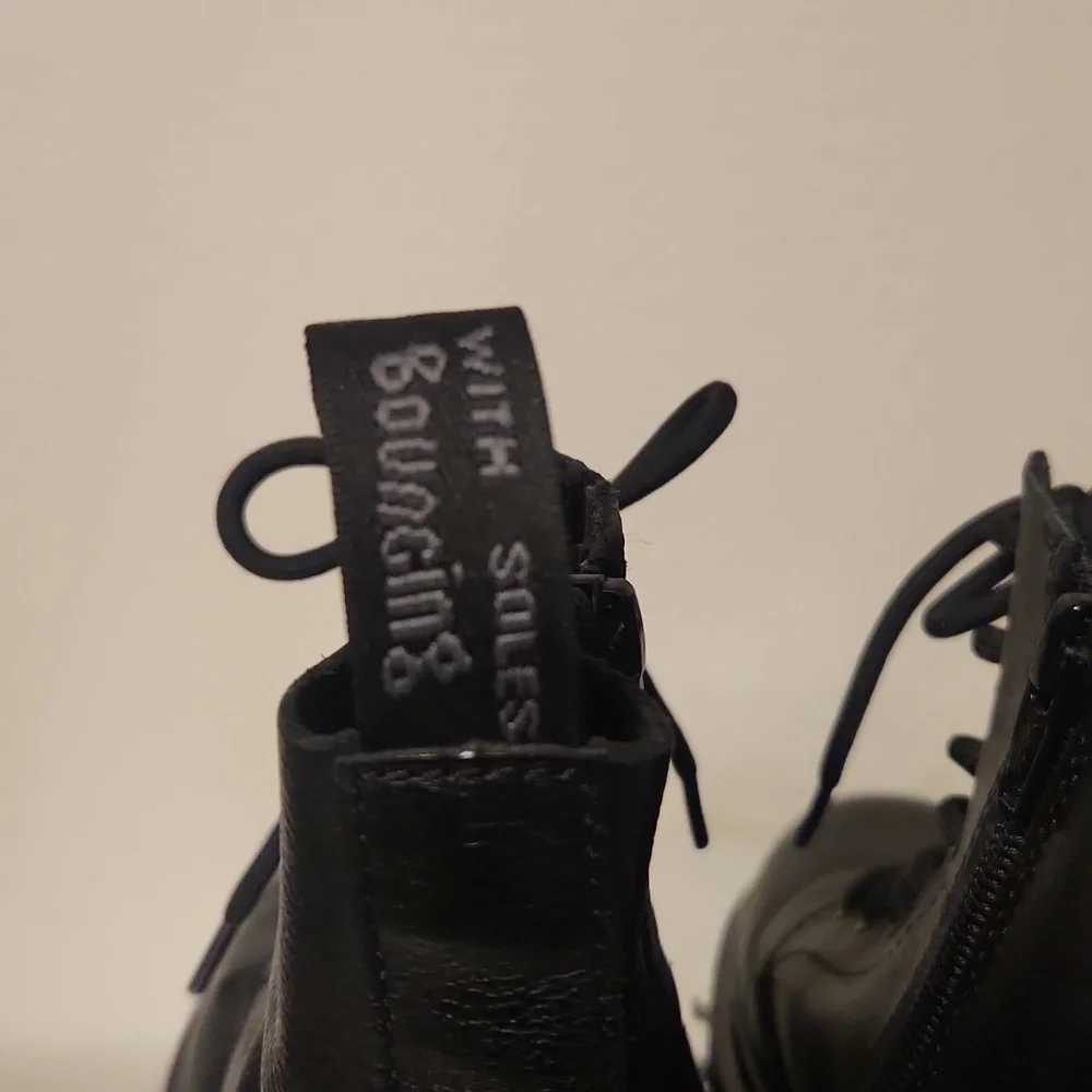 DR MARTENS Size 3. Black Lace-Up Boots